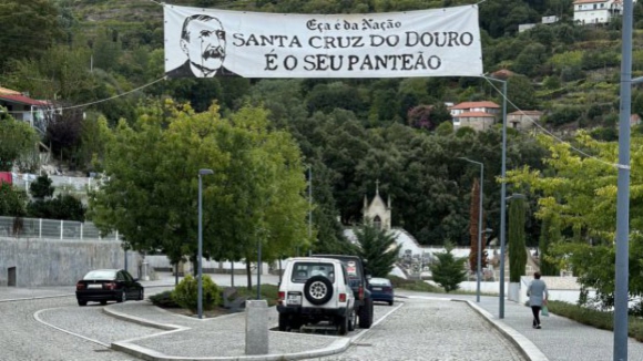 Tribunal esclarece que providência cautelar não impede trasladação de Eça para Lisboa
