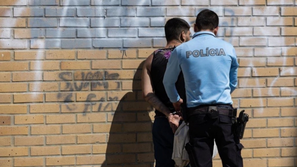 PSP do Porto detém nove pessoas e apreende mais de 250 doses de droga