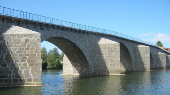 Menino de 13 anos morre afogado em Vila Verde depois de saltar da Ponte do Prado