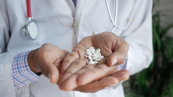 Idosos com Complemento Solid&aacute;rio ter&atilde;o desconto imediato de 50% em medicamentos