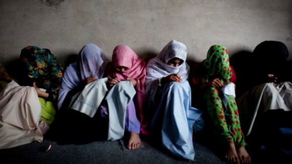 ONU condena "eliminação" das mulheres da vida pública no Afeganistão