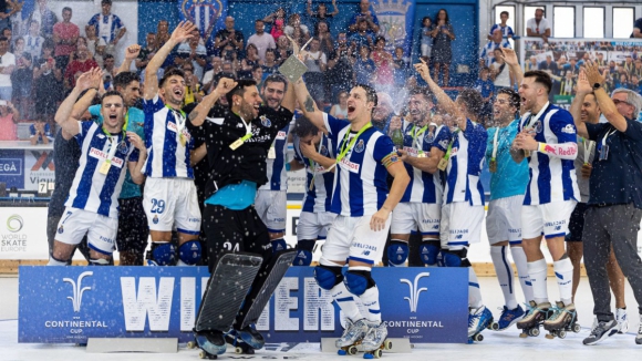 Atletas do FC Porto festejam conquista da Taça Continental