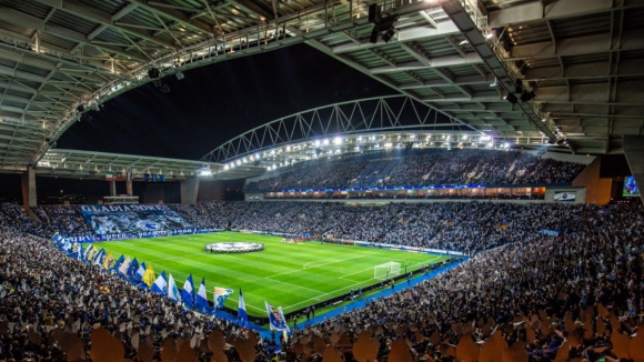 Jogos a não perder na TV: FC Porto visita o Barça na Champions e