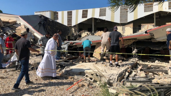 México. Queda de teto em igreja durante missa provoca nove mortos