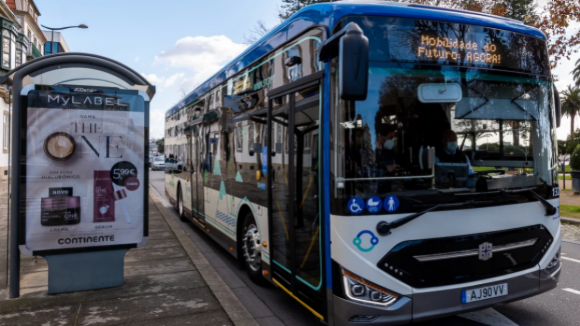 STCP vai fiscalizar carros estacionados em corredores BUS e paragens de autocarros no Porto 