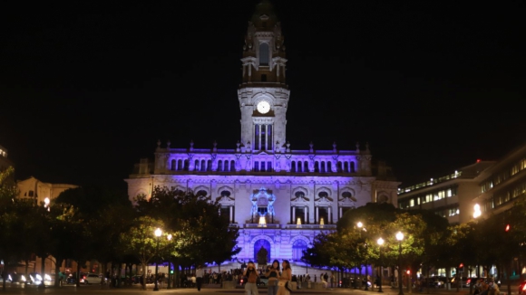Câmara do Porto ilumina-se com as cores de Israel