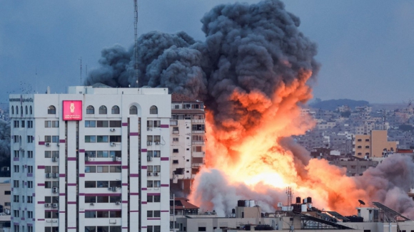 Movimento pró-Palestina espera que "amanhã a Câmara do Porto coloque as cores da bandeiras da Palestina"