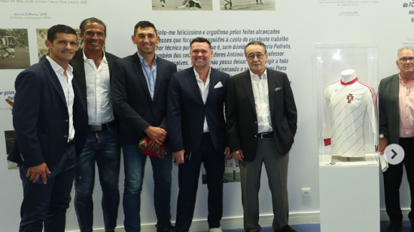 Estrelas do futebol e futsal português visitam exposição “Gomes” no Museu do FC Porto