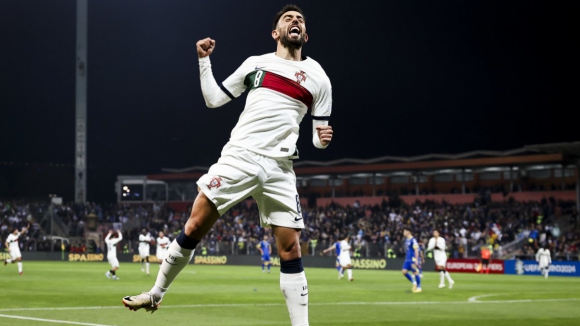 Portugal goleia Bósnia, confirma primeiro lugar do grupo e bate recorde histórico