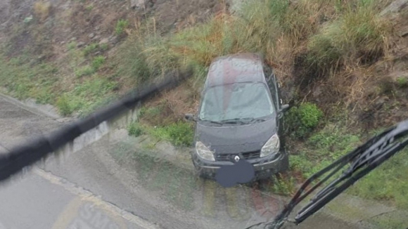 Carro despista-se na A3 no sentido Matosinhos