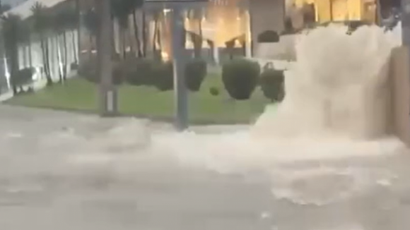 Avenida da Boavista no Porto encontra-se inundada 