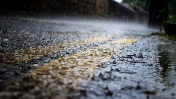 Chuva intensa provoca inundações e queda de muros em Famalicão 