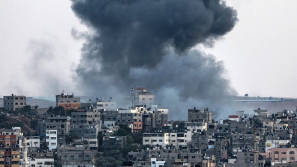 Exército israelita diz que matou "terroristas" após bombardear mesquita na Cisjordânia ocupada