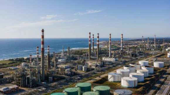 Galp promete diminuir as emissões de ruído e poeiras na demolição da refinaria de Matosinhos 