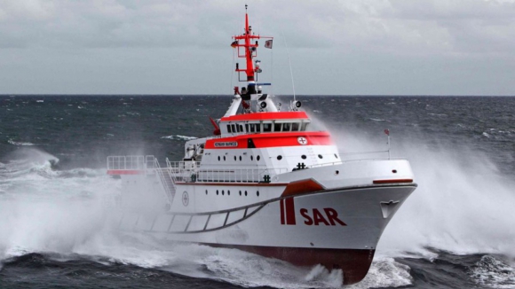 Dois navios de carga colidiram na costa da Alemanha e há pessoas desaparecidas