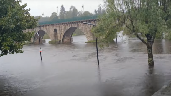 Estrada nacional cortada em Ponte da Barca após deslizamento de terras