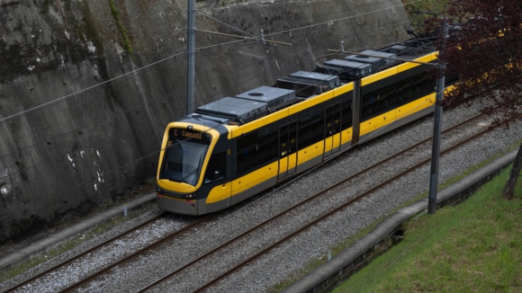"Troca-se metro por bus". IL critica expans&atilde;o do metro no Porto com recurso a metrobus