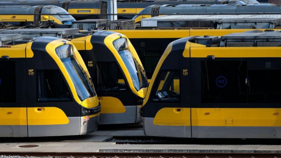 Circulação do metro interrompida devido a ameaça de bomba na estação da Trindade