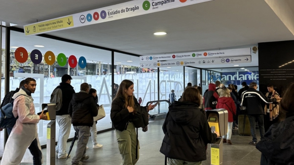 Estação da Trindade reaberta depois de ameaça de bomba ter gerado o pânico no Porto