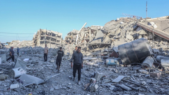 Centenas de edifícios ficaram completamente destruídos na Faixa de Gaza
