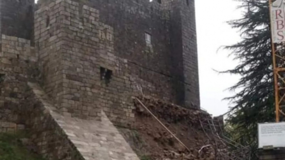 Chuva e vento forte provocam derrocada no Castelo de Santa Maria da Feira