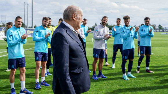 FC Porto: Plantel dos 'Dragões' congratula Pinto da Costa por 1000 vitórias no campeonato português 