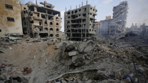 Comissário da ONU entra em Gaza e exige cessar-fogo e corredor humanitário
