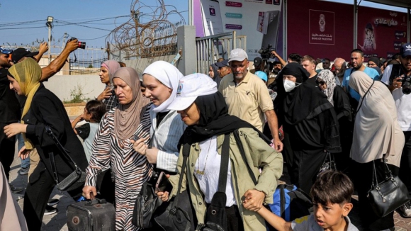 Mais de 400 cidadãos retirados de Gaza para o Egito. 76 estão feridos