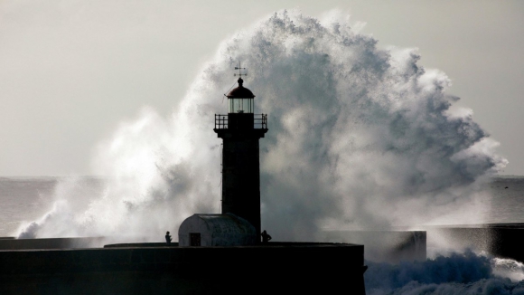 Vento, chuva forte, queda de neve e agitação marítima nas próximas 48 horas