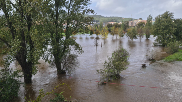 Rios a transbordar. Mau tempo aumenta caudal do Rio Leça