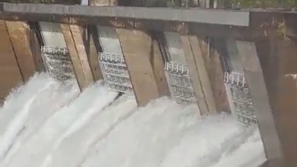 Impressionantes descargas prosseguem na Barragem da Caniçada, devido ao mau tempo