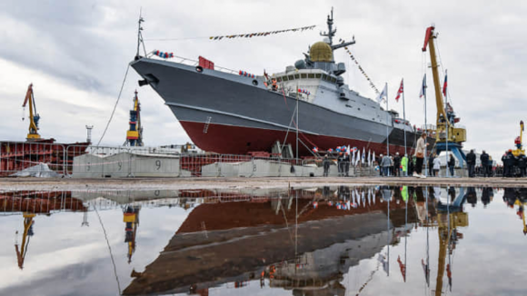 Míssil ucraniano atinge navio com mísseis de cruzeiro russo na Crimeia