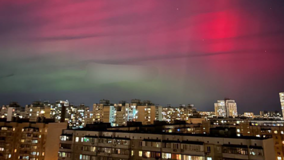 Auroras boreais invadem céus da Europa. Ucrânia, Itália e Grécia iluminam-se 