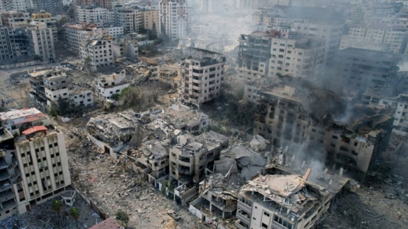 Bombardeamentos na Faixa de Gaza já fizeram mais de 10 mil mortos