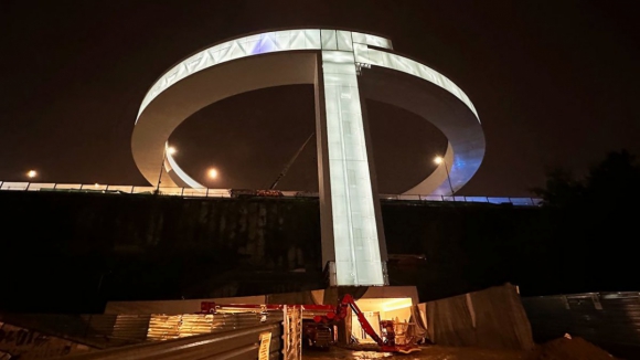 Vigo ilumina polémico elevador que custou 15 milhões de euros