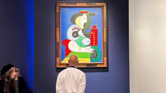 "Mulher com Relógio" de Picasso leiloada por 130 milhões de euros