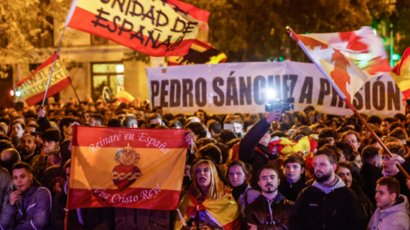 Mais manifestações fortes em 52 cidades de Espanha contra “geringonça” socialista este domingo