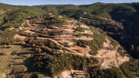 População de Covas do Barroso acusa empresa de mina de lítio de entrar à força nos terrenos