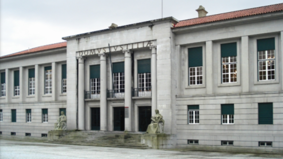 Professor de Moral começa a ser julgado em Guimarães por abuso sexual de 15 alunas