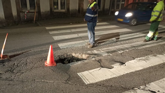 Estrada Nacional 201 cortada ao trânsito em Vila Verde devido a abatimento de piso