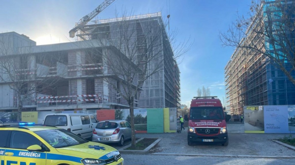 Homem transportado para Hospital Pedro Hispano ap&oacute;s queda de cinco metros&nbsp;