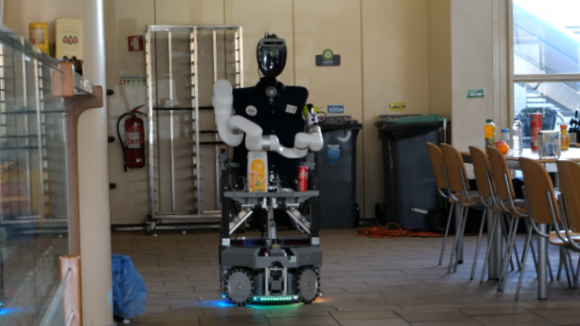 Chama-se 'Charmie' e é o novo robô que serve à mesa na Universidade do Minho