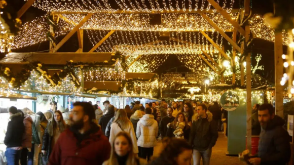 Enchente de portugueses em Vigo para ver luzes de Natal