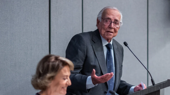 Jo&atilde;o Men&eacute;res, que fotografava a "rural urbana, fabril e febril" cidade do Porto morre aos 89 anos