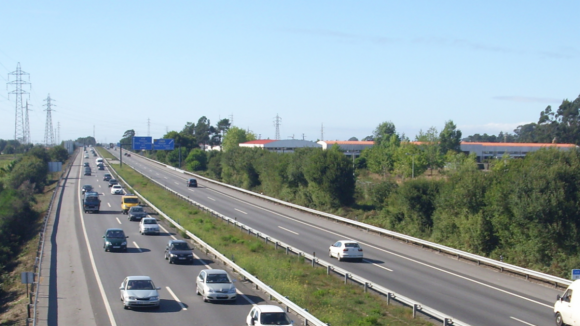 Colocação de viaduto sobre A28 em Matosinhos vai obrigar ao corte do trânsito 
