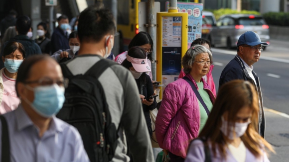 Há novos surtos de doenças respiratórias na China. Autoridades dizem que patogénicos são conhecidos