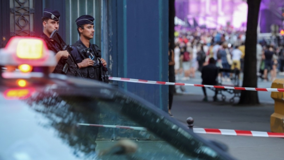 Procurador afirma que suspeito do ataque de Paris disse pertencer ao estado islâmico