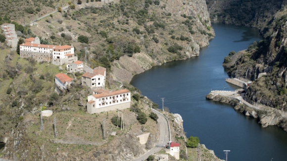 Aldeia espanhola próxima de Bragança novamente à venda... pelo dobro do preço que foi comprada há um ano