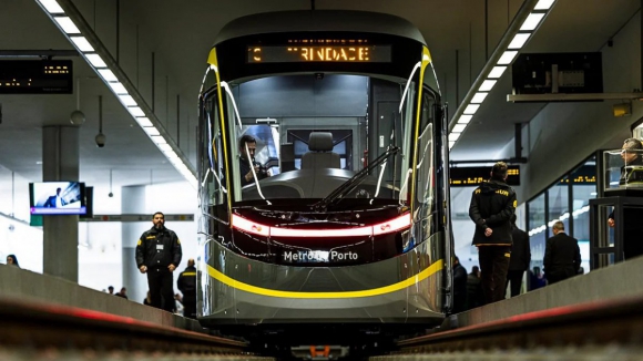Viagem inaugural entre estação da Trindade e Casa da Música marca arranque das novas carruagens da Metro do Porto
