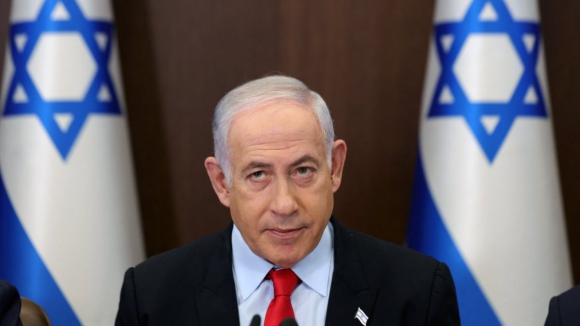 "Acabou-se." Netanyahu pede aos membros do Hamas que se rendam e não morram pelo líder